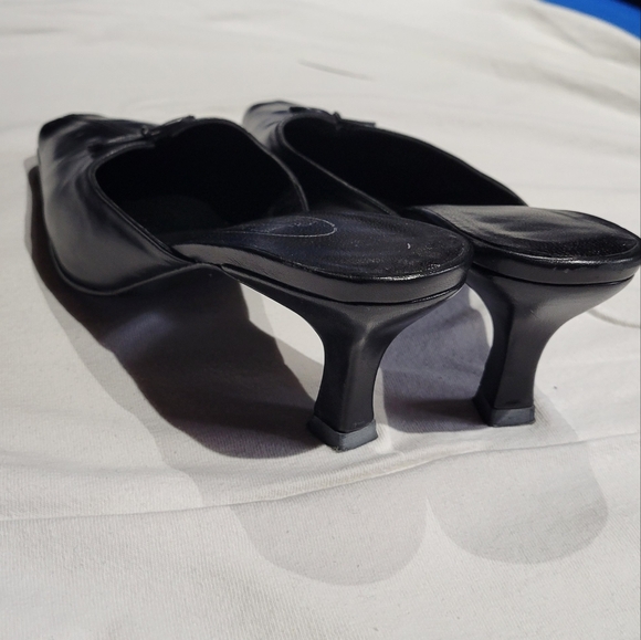 Brown's Kitten Heel Mules Size 4 1/2 - Picture 3 of 5